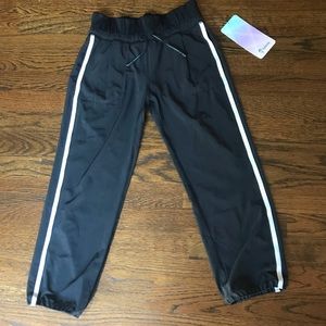 Girls Ivivva “Get Your Move On” Crops